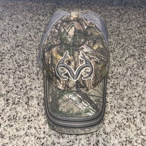 Authentic RealTree Hat 🍃🍁